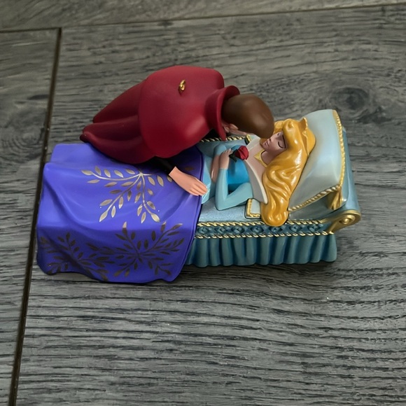 Hallmark Sleeping Beauty ornament - Picture 4 of 5